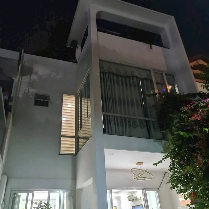 Bán biệt thự phố mặt tiền Đường Bàu Cát 2, Quận Tân Bình - Giảm giá chỉ còn 39.5 tỷ!