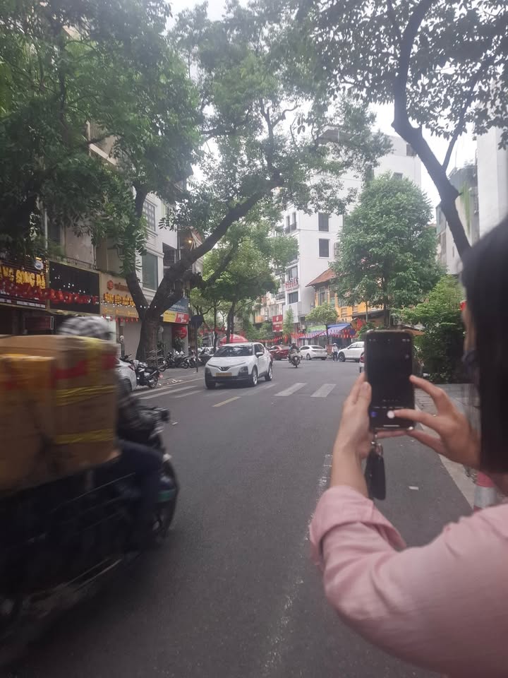 Nhà mặt phố Lê Văn Hưu, quận Hai Bà Trưng 72m² giá 72 tỷ - Dòng tiền khủng, vị trí đắc địa!