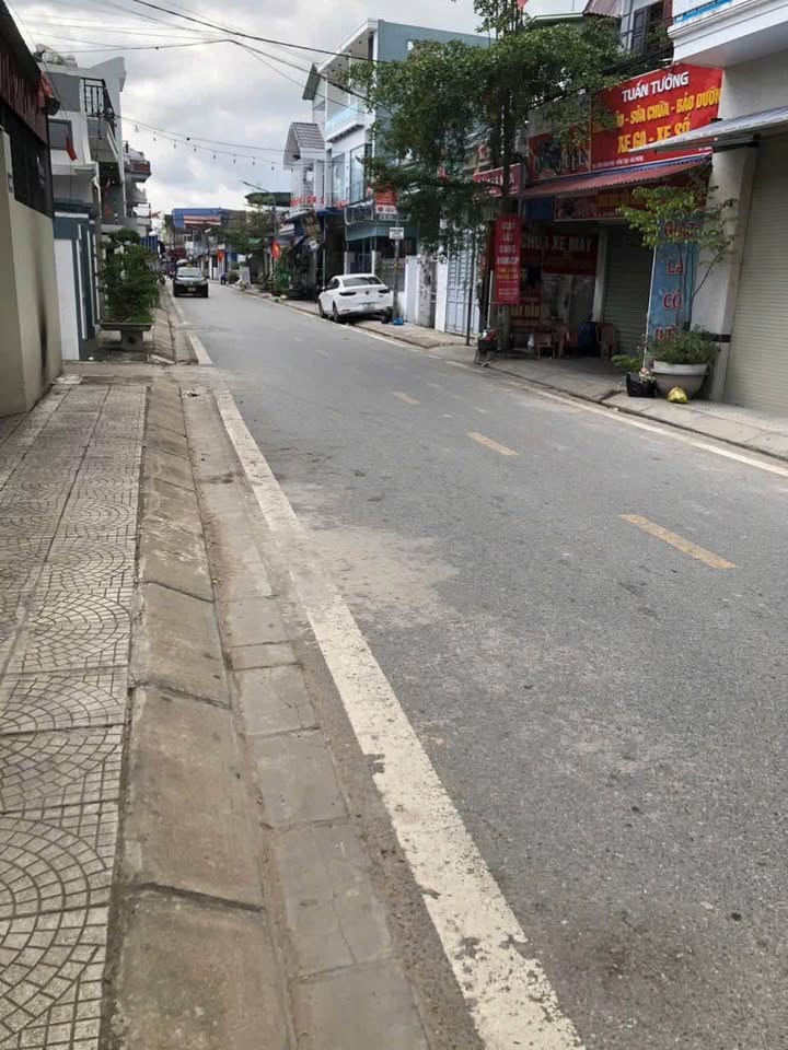 Đất tặng nhà cấp 4 mặt đường Hoàng Mai 99m² giá chỉ 4.x tỷ - Đầu tư sinh lời ngay!