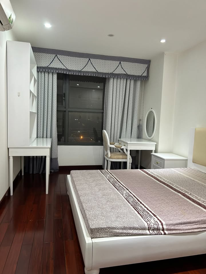 Căn hộ Star City Lê Văn Lương 120m² giá 20 triệu - Không gian sống lý tưởng!