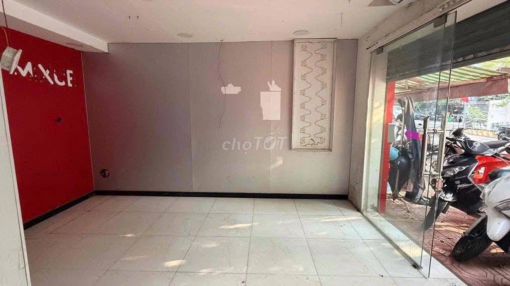 Nhà mặt phố Nguyên Hồng - Ba Đình 40m² giá 15 triệu - Kinh doanh thuận lợi!