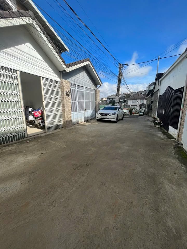 Nhà cho thuê Đà Lạt 3 phòng ngủ giá 9 triệu - Sân nhỏ trồng rau