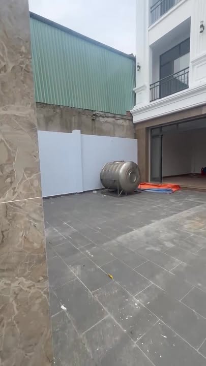 Mặt bằng kinh doanh cho thuê tại 777 Nguyễn Duy Trinh, Q.9 - Diện tích 180m², giá thỏa thuận!