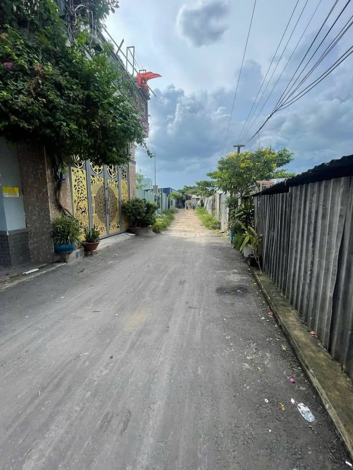 Nhà cho thuê đường Kênh 19/5, P. Sơn Kỳ, 176m² - Giá 32 triệu/tháng, thương lượng ngay!