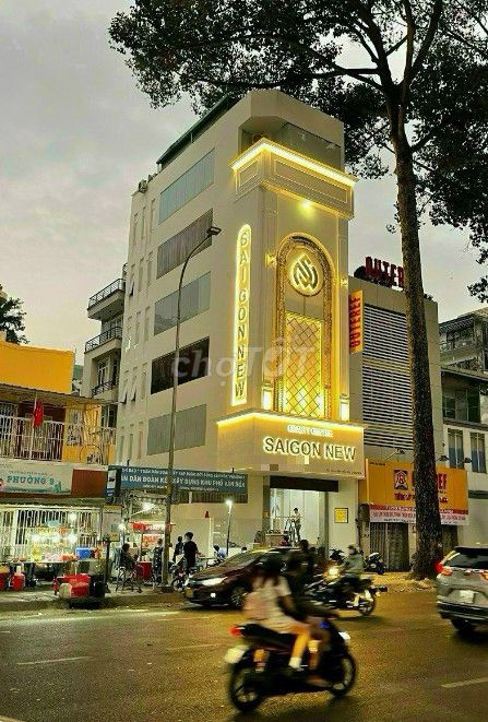 Tòa nhà văn phòng mặt tiền Bạch Đằng, Bình Thạnh 900m² chỉ 90 triệu/tháng - Phù hợp mọi loại hình kinh doanh!