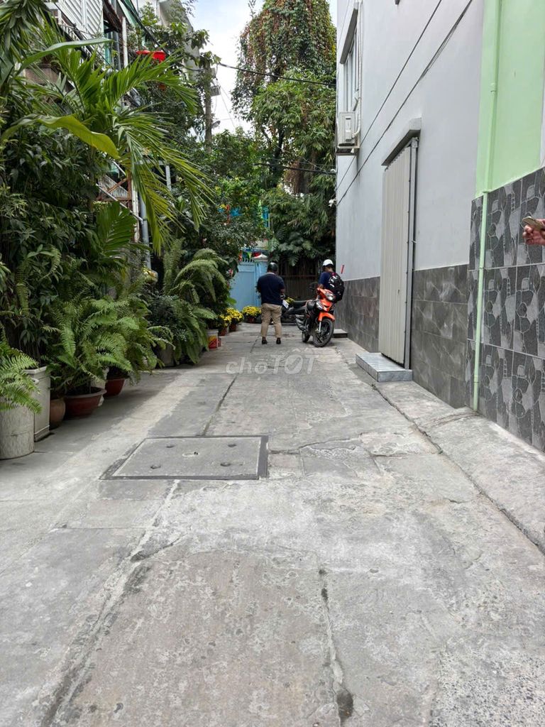 Bán Nhà Cấp 4 Cao Thắng, P.12, Q.10, 71m² giá 8,9 tỷ - Thiết kế tiện nghi, pháp lý đầy đủ!