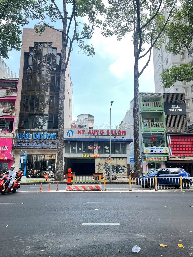 Nhà Mặt Tiền Trần Hưng Đạo, Quận 1 - 550m² giá chỉ 90 triệu/tháng - Phù hợp kinh doanh đa dạng!