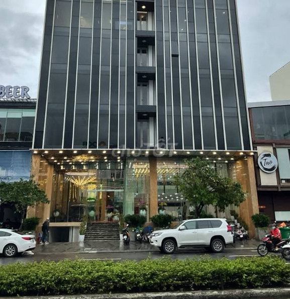 Cho thuê tòa nhà mặt tiền Trần Hưng Đạo Q1 - Diện tích 2100m², giá 450 triệu/tháng