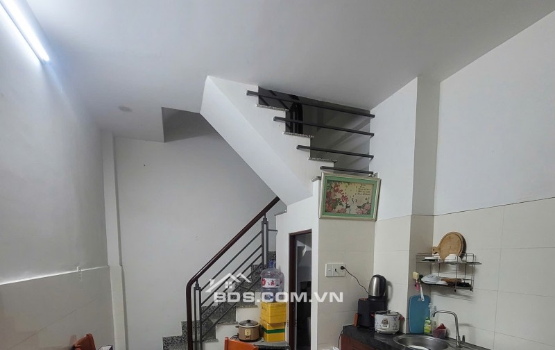 Bán nhà 4 tầng Nguyễn Thiện Thuật Quận 3, 22m² giá 5.6 tỷ - Sẵn sàng vào ở ngay!