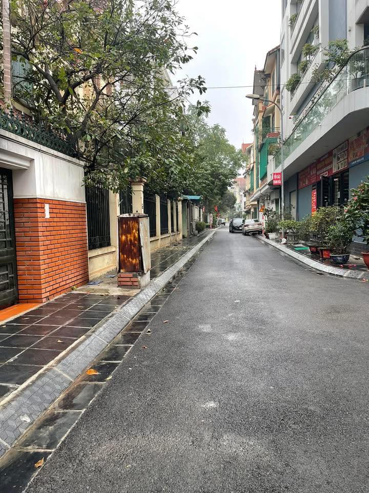 Nhà phố Định Công 102m² giá 34 tỷ - Phân lô vỉa hè cây xanh, kinh doanh thuận lợi!