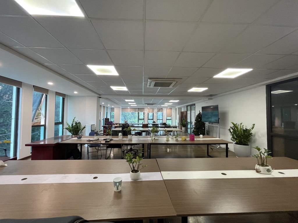 Văn phòng 129m² Trần Thái Tông, giá chỉ 22 triệu - Setup vào làm ngay!