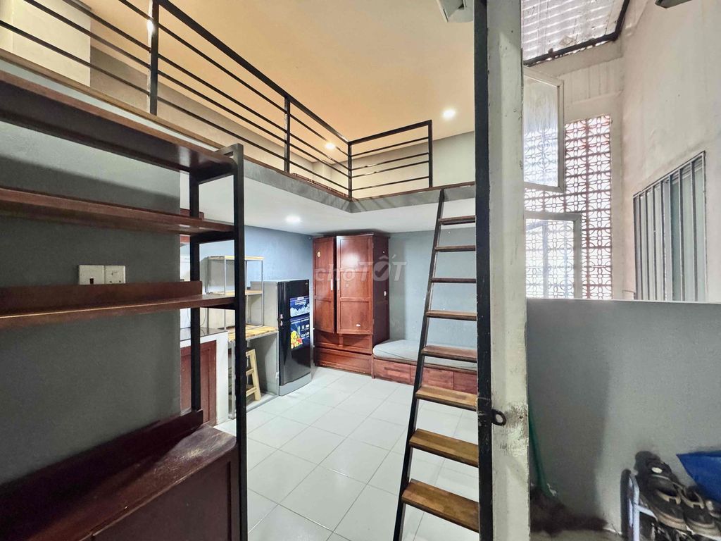 Cho thuê duplex cửa sổ ngay ngã 4 Hàng Xanh 30m² giá 4.5 triệu - Full nội thất tiện nghi!