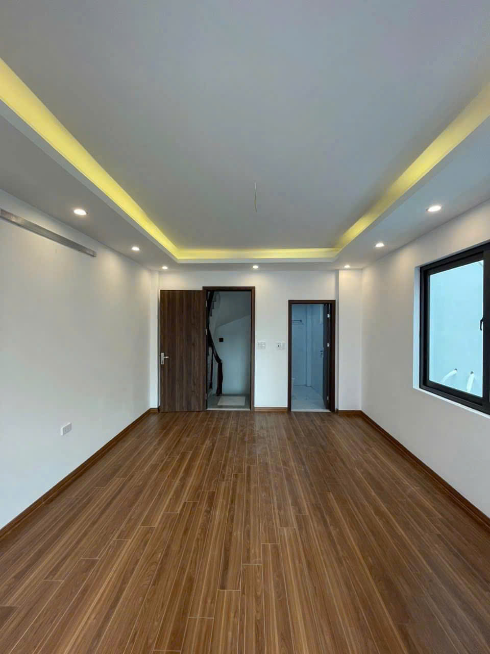 Nhà 5 tầng mặt tiền 3.4m tại Ngọc Hồi, 52m² giá 6.7 tỷ - Đối diện Bệnh viện Nông Nghiệp!