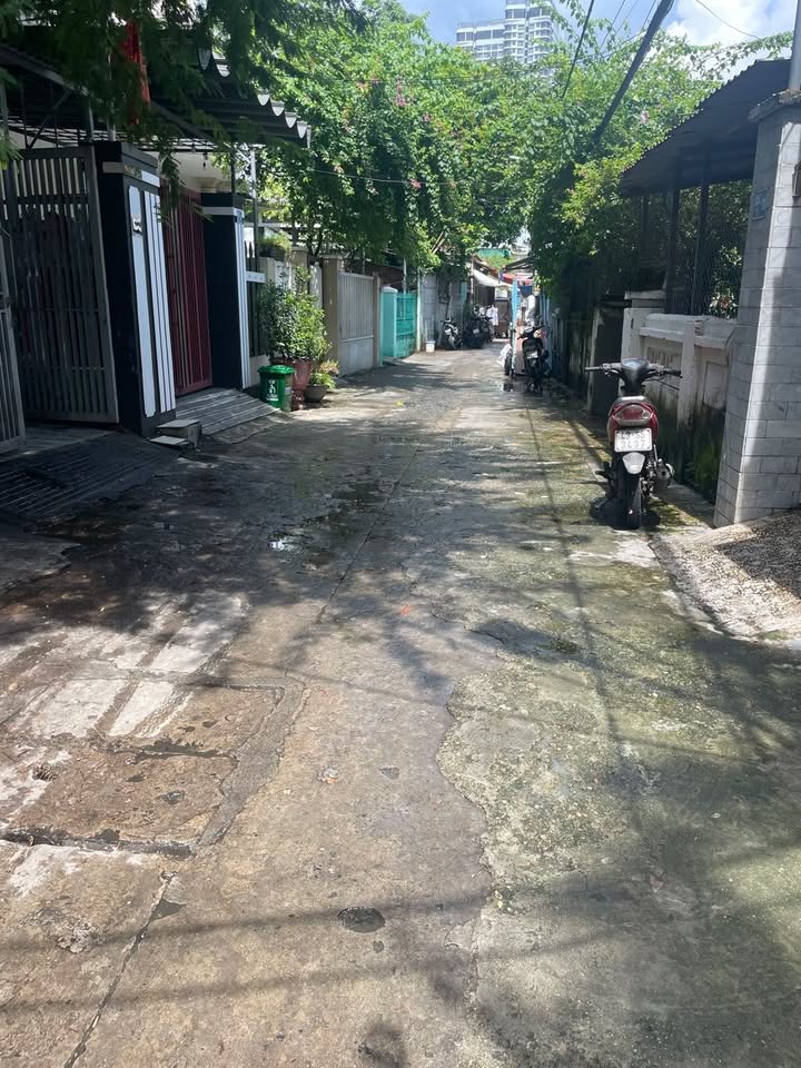 Nhà ở đường Trần Hưng Đạo, quận Sơn Trà, 81m² giá 4.6 tỷ - Tặng nhà C4 còn ở tốt!