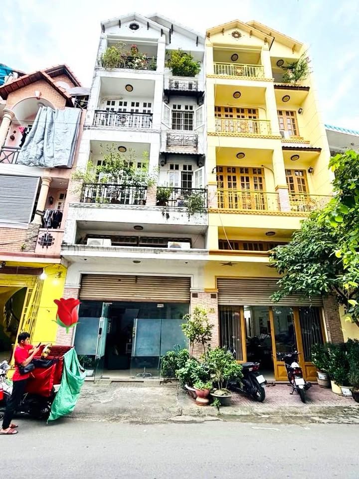 Nhà mặt tiền Đường Phan Xích Long, Phú Nhuận 70.2m² - Kinh doanh sầm uất!