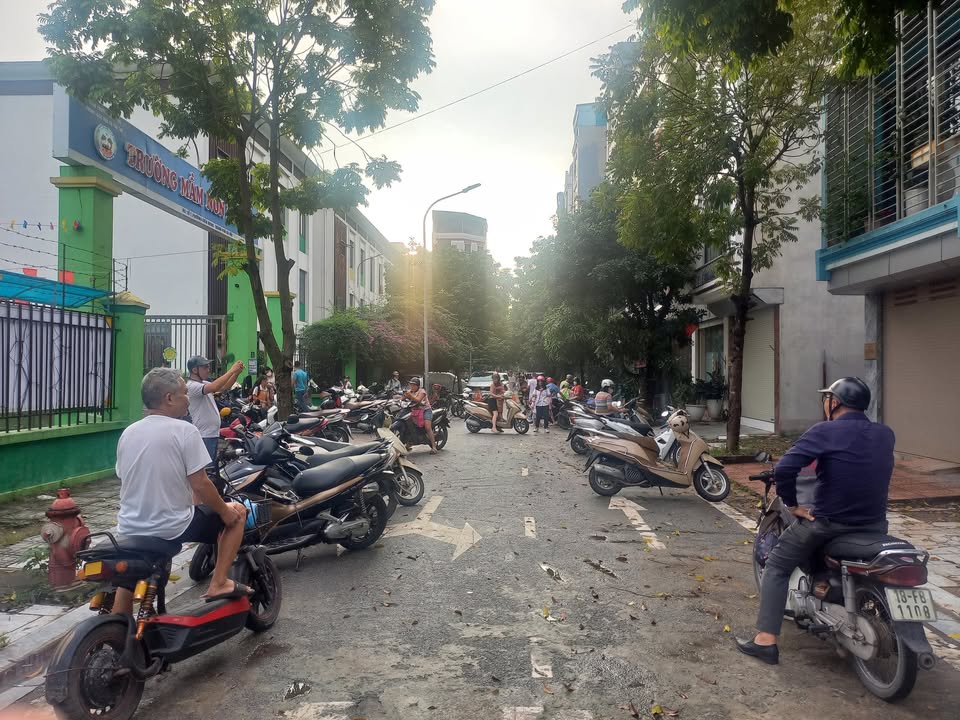 Đất phân lô Đa Sỹ, 61m² giá 15 tỷ - Vị trí tuyệt đẹp gần công viên 365!