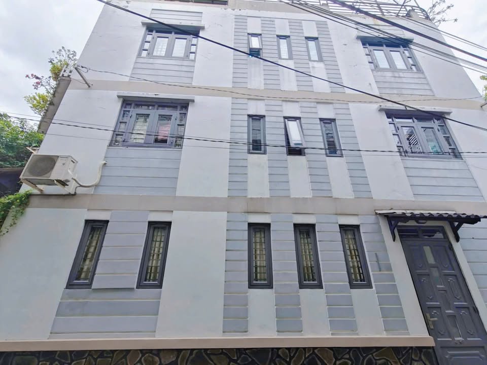 Nhà 4 tầng Hoàng Hoa Thám, Bình Thạnh 45m² giá 5 tỷ - Sân để xe rộng rãi!