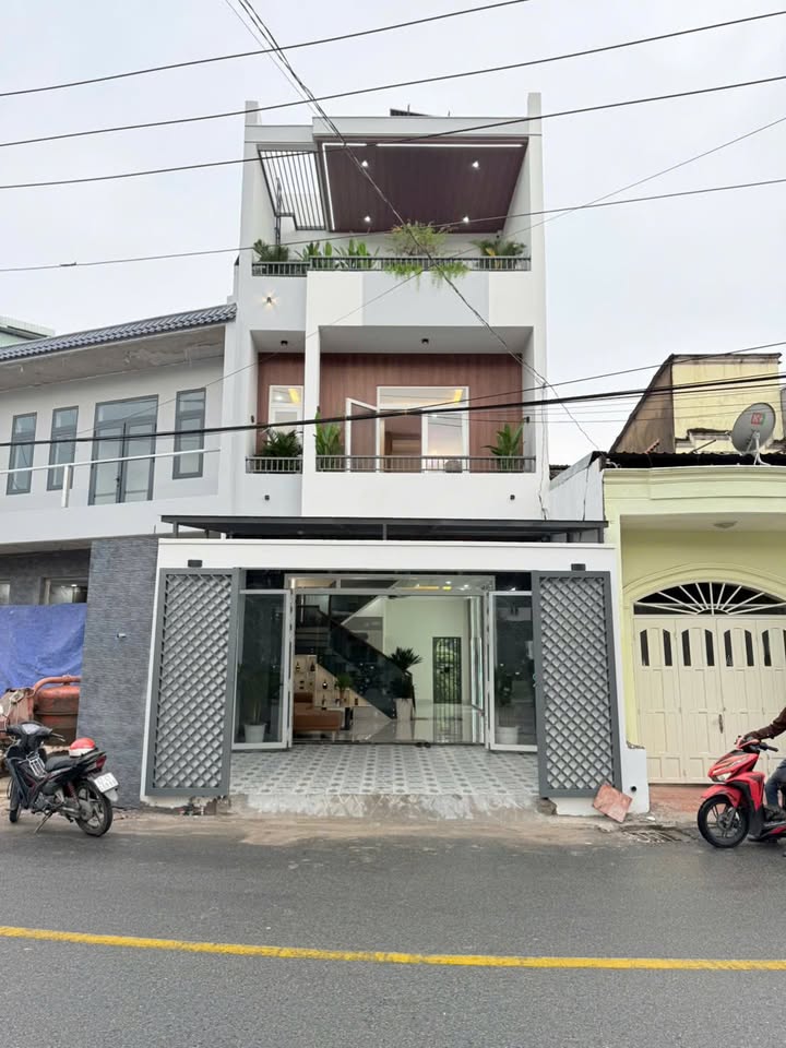 Nhà phố Dĩ An 88m² giá 6.5 tỷ - Sổ riêng, thiết kế hiện đại!