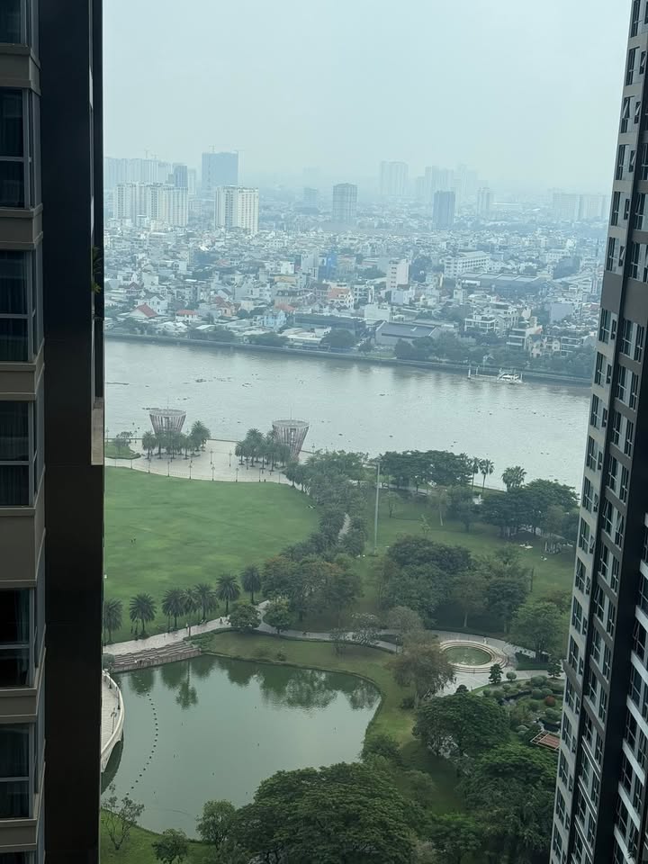 Căn hộ Vinhomes Central Park Bình Thạnh 123m² giá 16.5 tỷ - Full nội thất sang trọng!