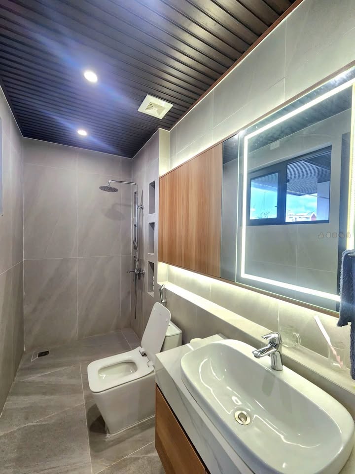 Nhà 3 tầng mặt tiền đường Âu Cơ 83m² giá 13 tỷ - Vị trí đắc địa, sẵn sàng giao dịch!