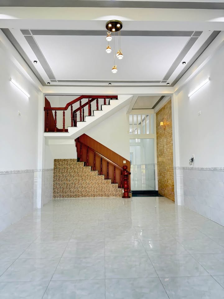 Nhà mặt tiền Hà Thanh, Đống Đa 93m² giá 4.75 tỷ - Vị trí đắc địa cho kinh doanh!