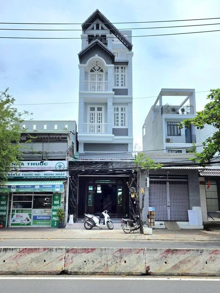 Nhà mặt tiền Huỳnh Tấn Phát, Nhà Bè 92.5m² giá 11.8 tỷ - Kinh doanh sầm uất!