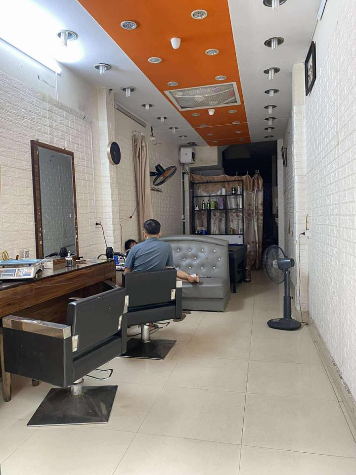 Quán cắt tóc gội đầu đường Cốc Lếu 3 tầng, giá 5 triệu/tháng - Cơ hội tuyệt vời cho kinh doanh!