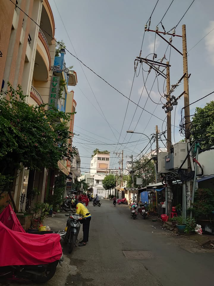 Nhà phố Bà Hom, Quận 6, 55.9m² giá 7 tỷ - Vị trí đẹp, hẻm xe hơi!