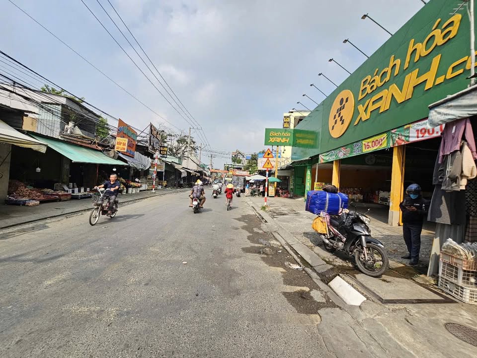 Nhà mặt tiền Đoàn Thị Kia, Dĩ An 305m² giá 13 tỷ - Đầu tư sinh lời cao!