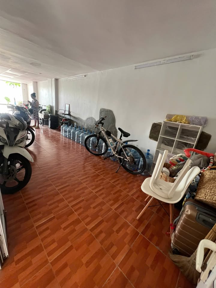 Cho thuê MBKD 2 mặt tiền tại Ngõ 88 Trần Quý Cáp, 100m² - Mặt hồ Linh Quang, giá 30 triệu/tháng!