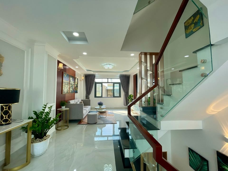 Nhà 5 tầng tại Trâu Quỳ, Gia Lâm 36m² giá 5 tỷ - Ô tô đỗ cửa, tiện nghi đầy đủ!