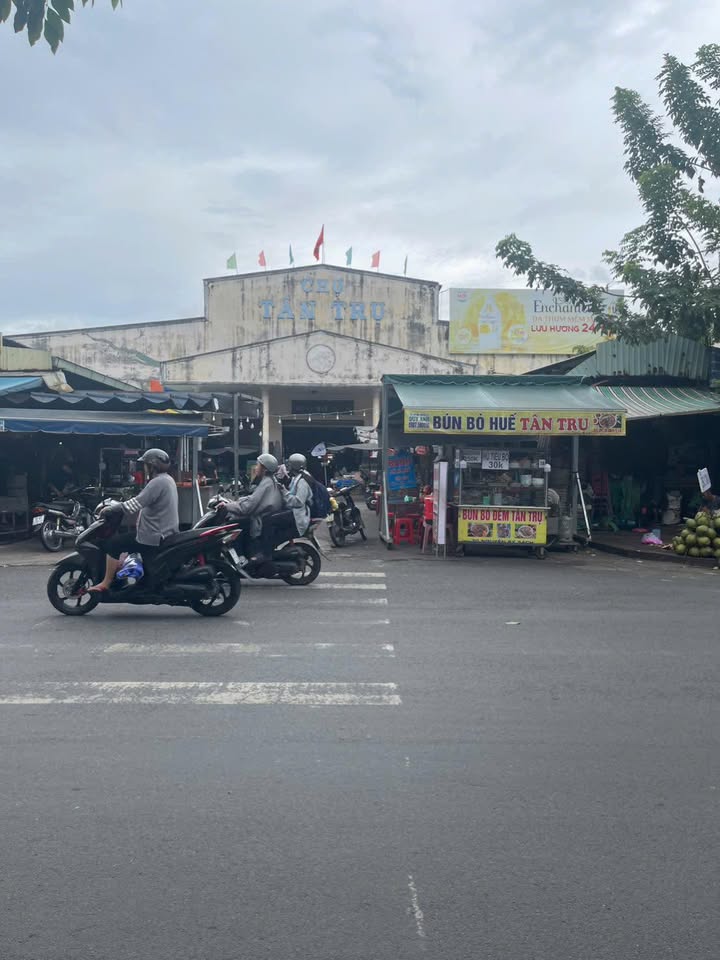 Mặt tiền chợ Tân Trụ, quận Tân Bình, 66m² giá 5 tỷ - Kinh doanh thuận lợi!