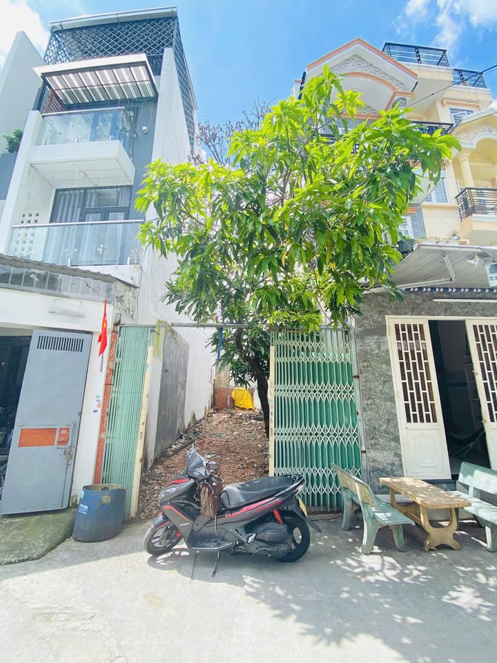 Lô đất 106m² Bình Trị Đông giá 6.78 tỷ - Đường xe hơi thuận lợi!