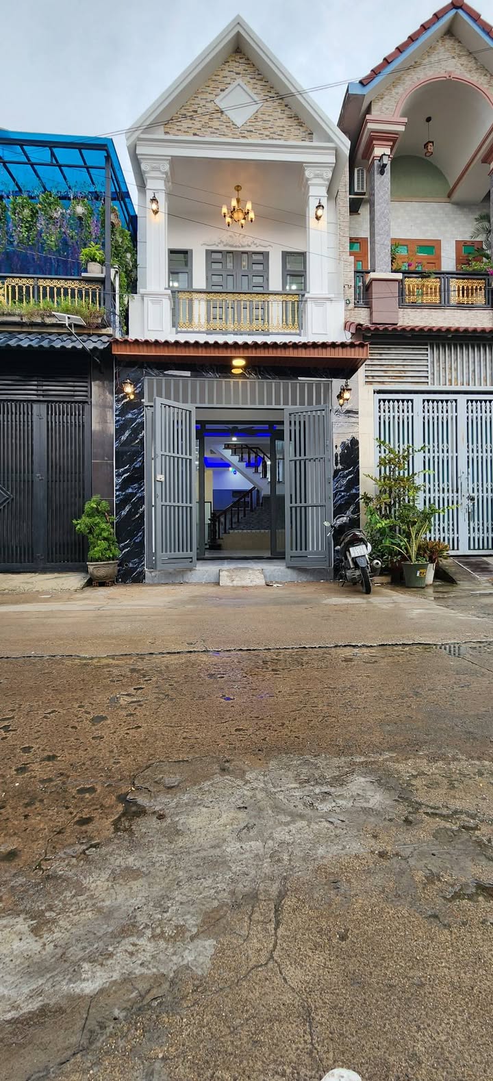 Nhà phố Tân Đông Hiệp, Dĩ An 68m² giá 4.2 tỷ - Sổ hồng riêng, kinh doanh thuận lợi!