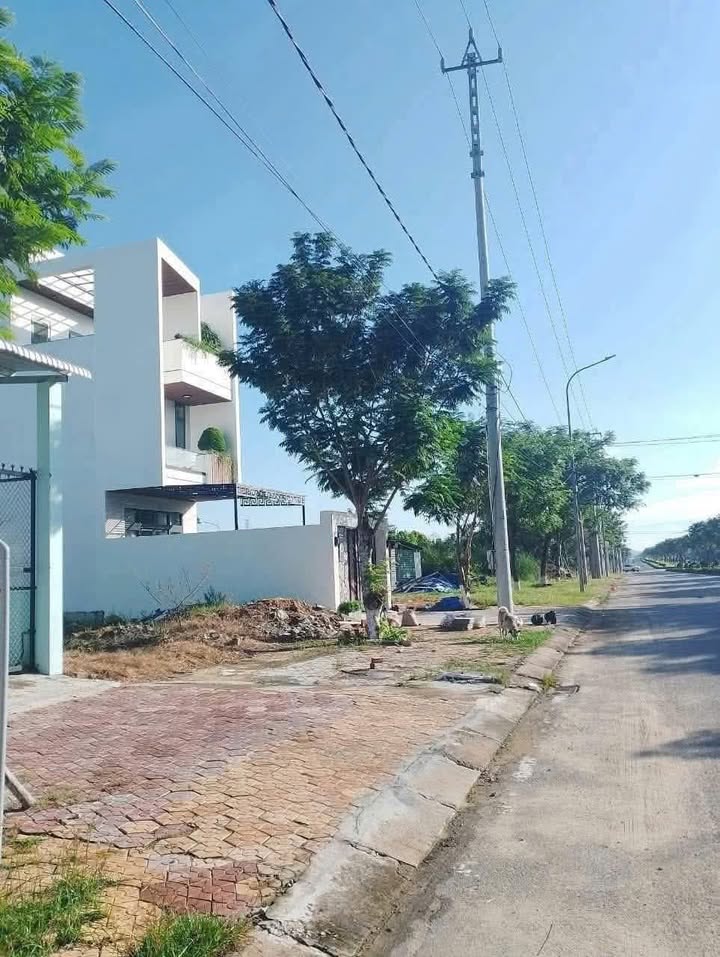 Đất nền mặt tiền Hùng Vương, Đức Phổ 125m² - Kinh doanh thuận lợi!