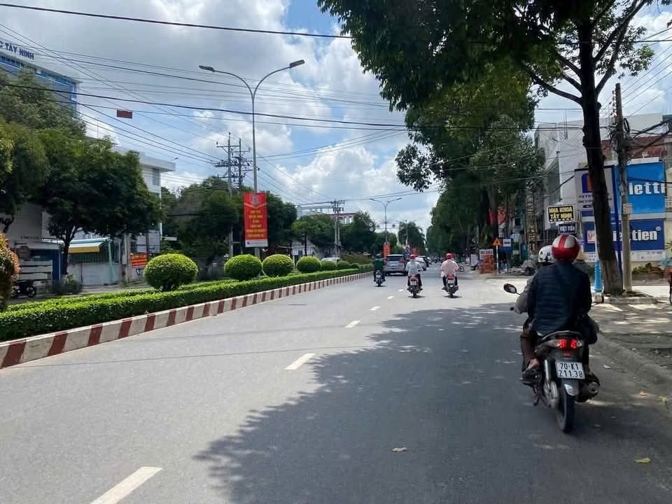 Bán Mặt Bằng Kinh Doanh Mặt Tiền CMT8, Phường 3, Tây Ninh - Diện Tích 200m², Giá 9.99 Tỷ