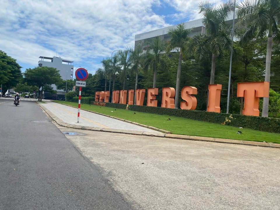 FrontHouse sát Trường ĐH FPT, 102m² - Giá tốt, bán gấp!