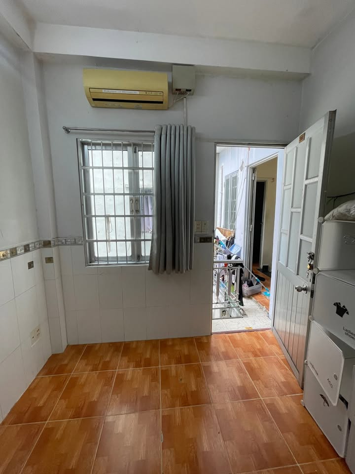 Phòng cho thuê tại Hẻm 656 CMT8, Quận 10 - Tiện nghi đầy đủ, giá thỏa thuận!