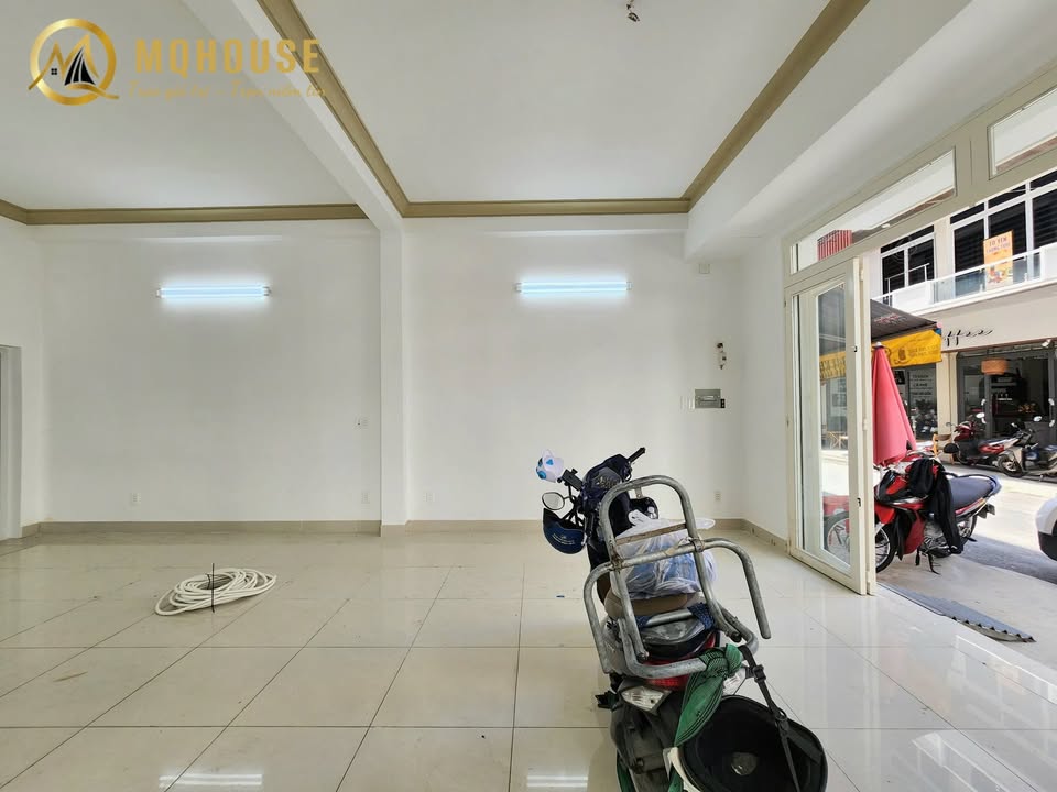 Cho thuê mặt bằng 2 mặt tiền Nguyễn Thái Bình, Tân Bình - Kinh doanh tự do