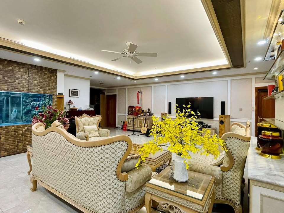 Căn hộ Royal City 250m² giá thỏa thuận - Không gian sống Hoàng Gia đẳng cấp!