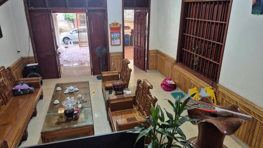 Nhà 2 tầng Bắc Sơn Bỉm Sơn 208m² giá 4 tỷ - Thiết kế hiện đại, 4 phòng ngủ rộng rãi!