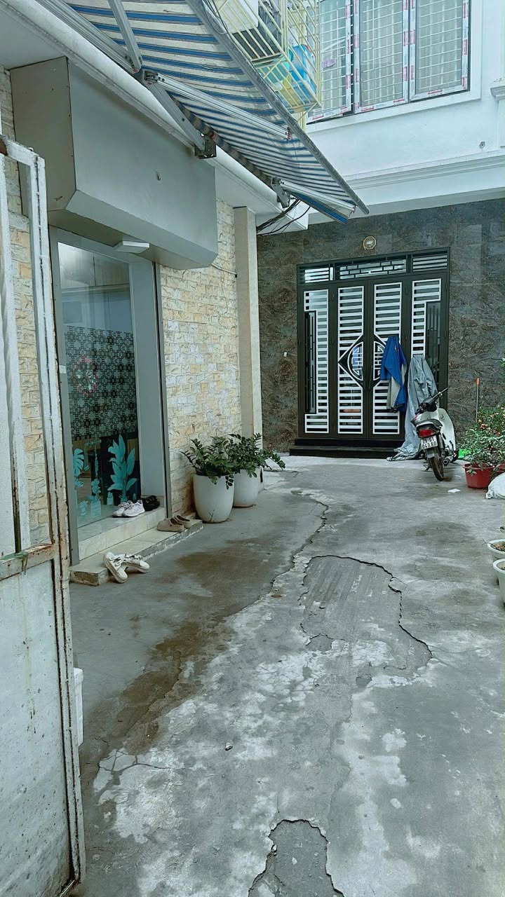 Nhà nguyên căn 30m² tại Đống Đa - Kinh doanh thuận lợi chỉ 8.5 triệu