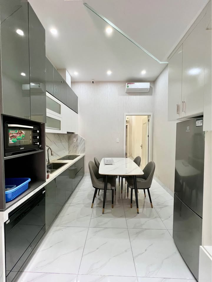 Nhà 3 tầng mặt tiền đường Nguyễn Khuyến, Quy Nhơn 42m² giá 4.2 tỷ - Kinh doanh sầm uất!