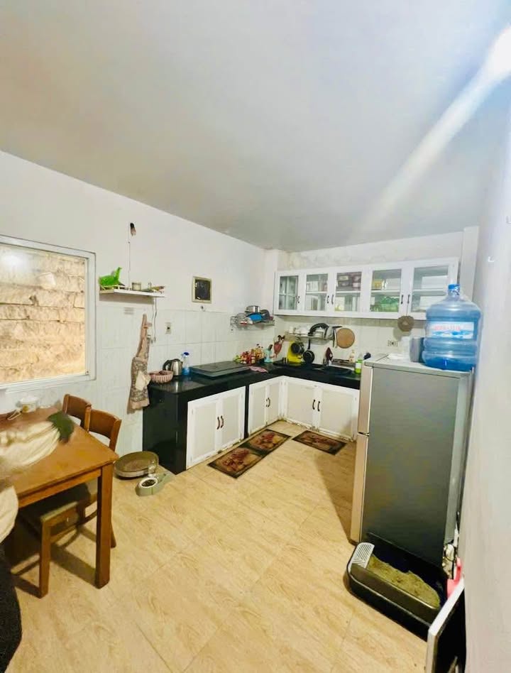 Nhà bán gấp đường Nguyễn Siêu, Đà Lạt 70m² giá 2.35 tỷ - Khu dân cư đông đúc!