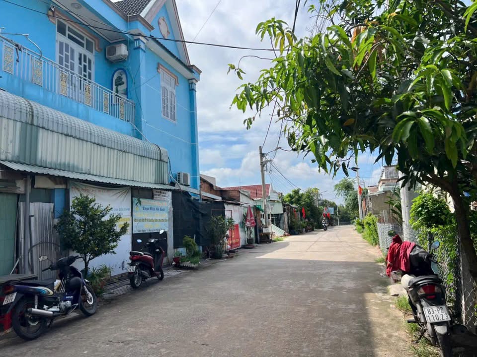 Nhà mặt tiền Tân Định, Bến Cát 100m² - Góc kinh doanh đắc địa!