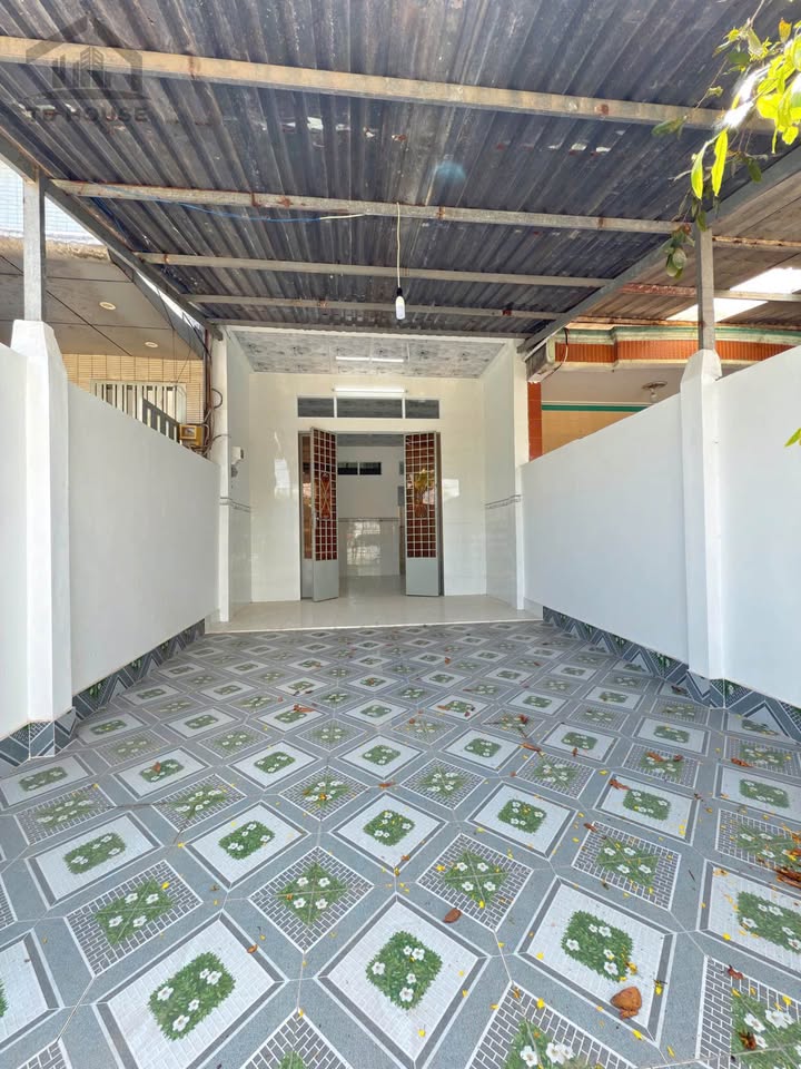 Nhà cho thuê 2 phòng ngủ đường Trần Hoàng Na, An Khánh - 100m² chỉ 5 triệu/tháng!