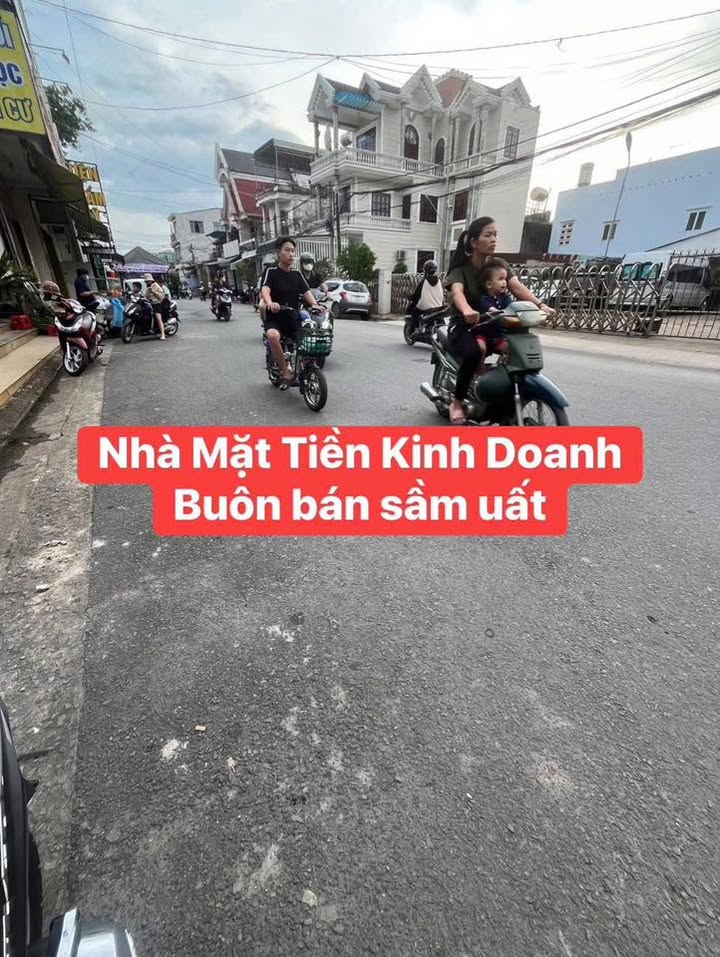 Nhà Mặt Tiền Kinh Doanh Gx Lộ Đức 82m² giá 5.49 tỷ - Vị trí sầm uất, tiềm năng cao!