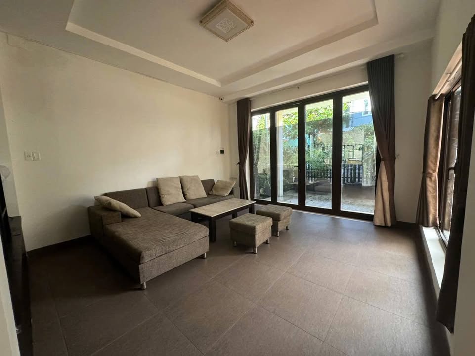 Nhà cho thuê 3 tầng mặt tiền Bùi Viện, 140m², chỉ 20 triệu/tháng - Thích hợp làm văn phòng