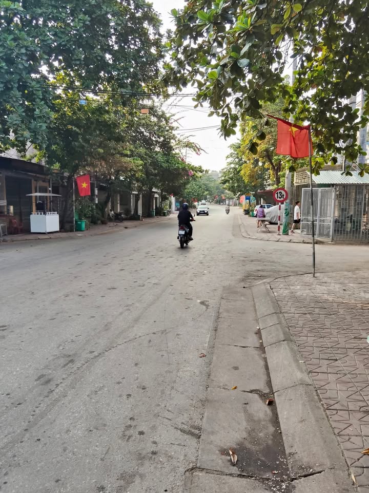 Nhà riêng Tổ 10, Phường Hưng Thành 247m² giá 3 tỷ - Sổ đỏ chính chủ, mới xây!