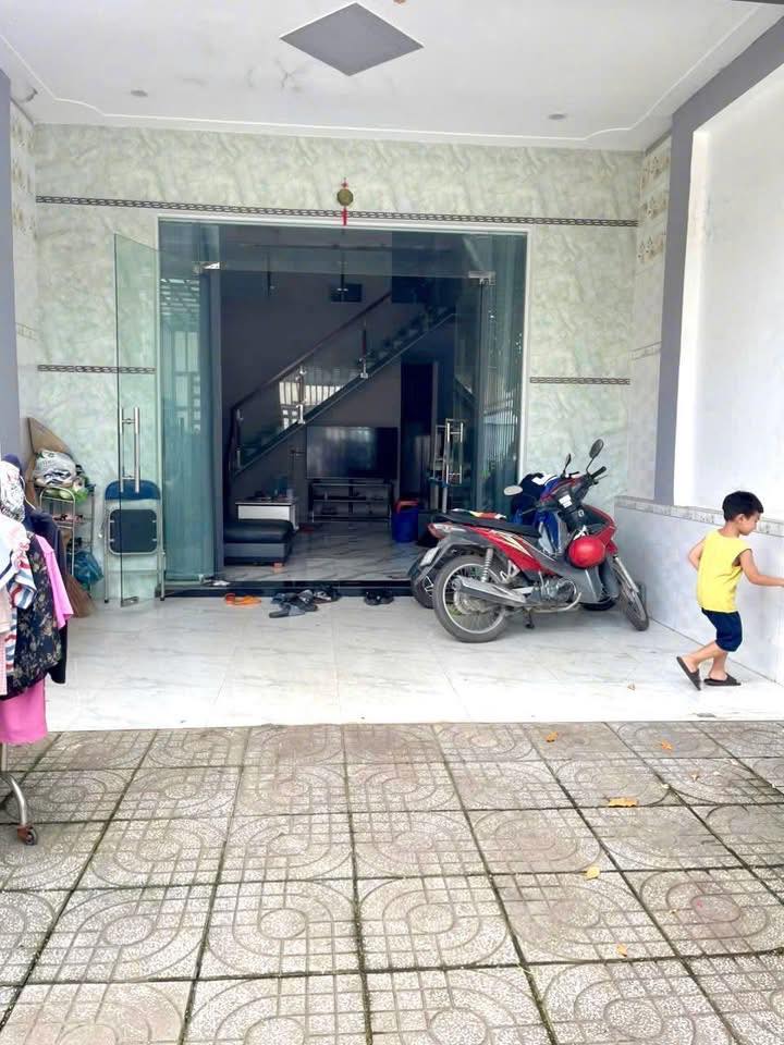Bán nhà 1 trệt 1 lửng tại Phú Lợi, Thủ Dầu Một, 100m² chỉ 3.29 tỷ - Sẵn sàng cho thuê!